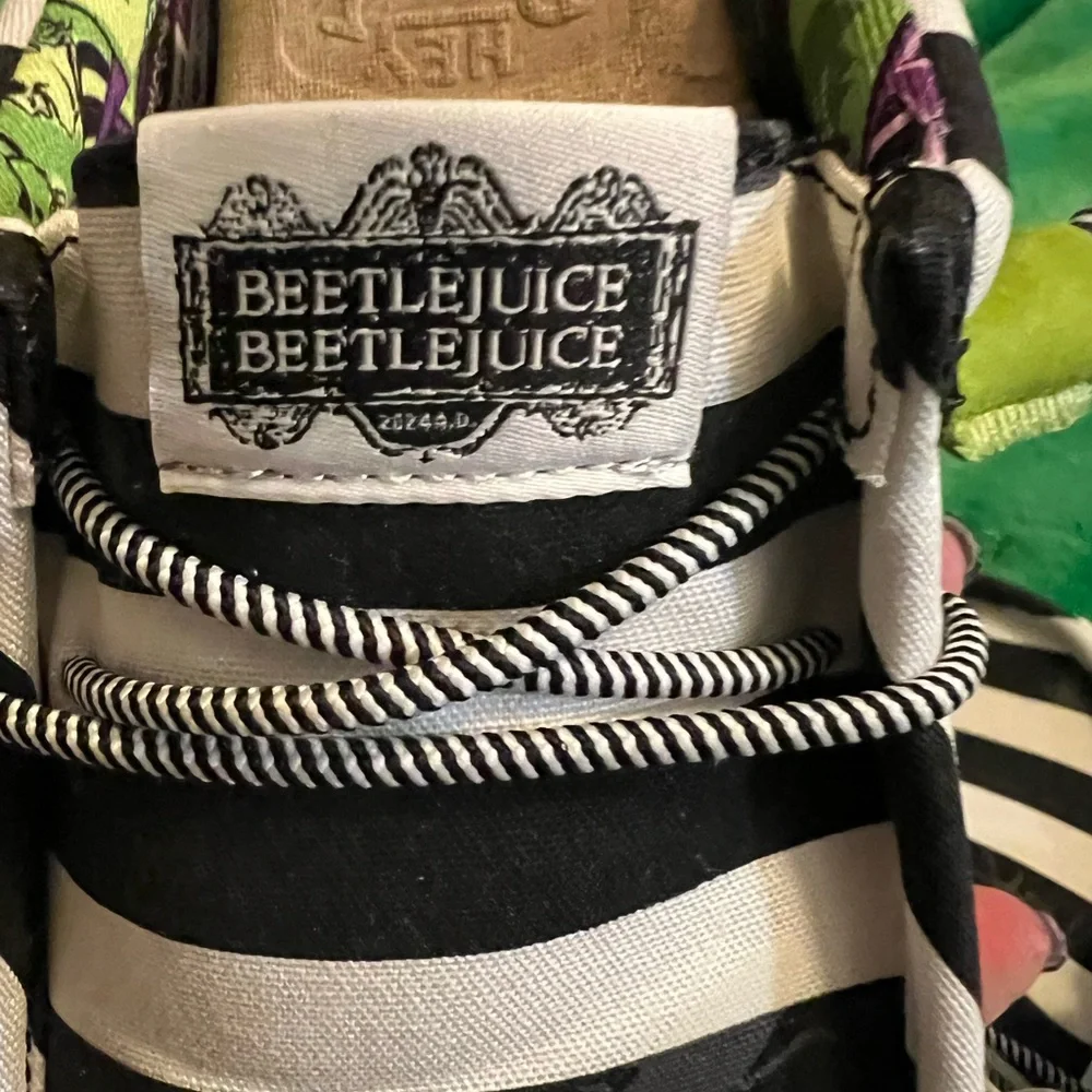 Limited edition Hey Dudes BEETLEJUICE new in original packaging with tags - Picture 4 of 5